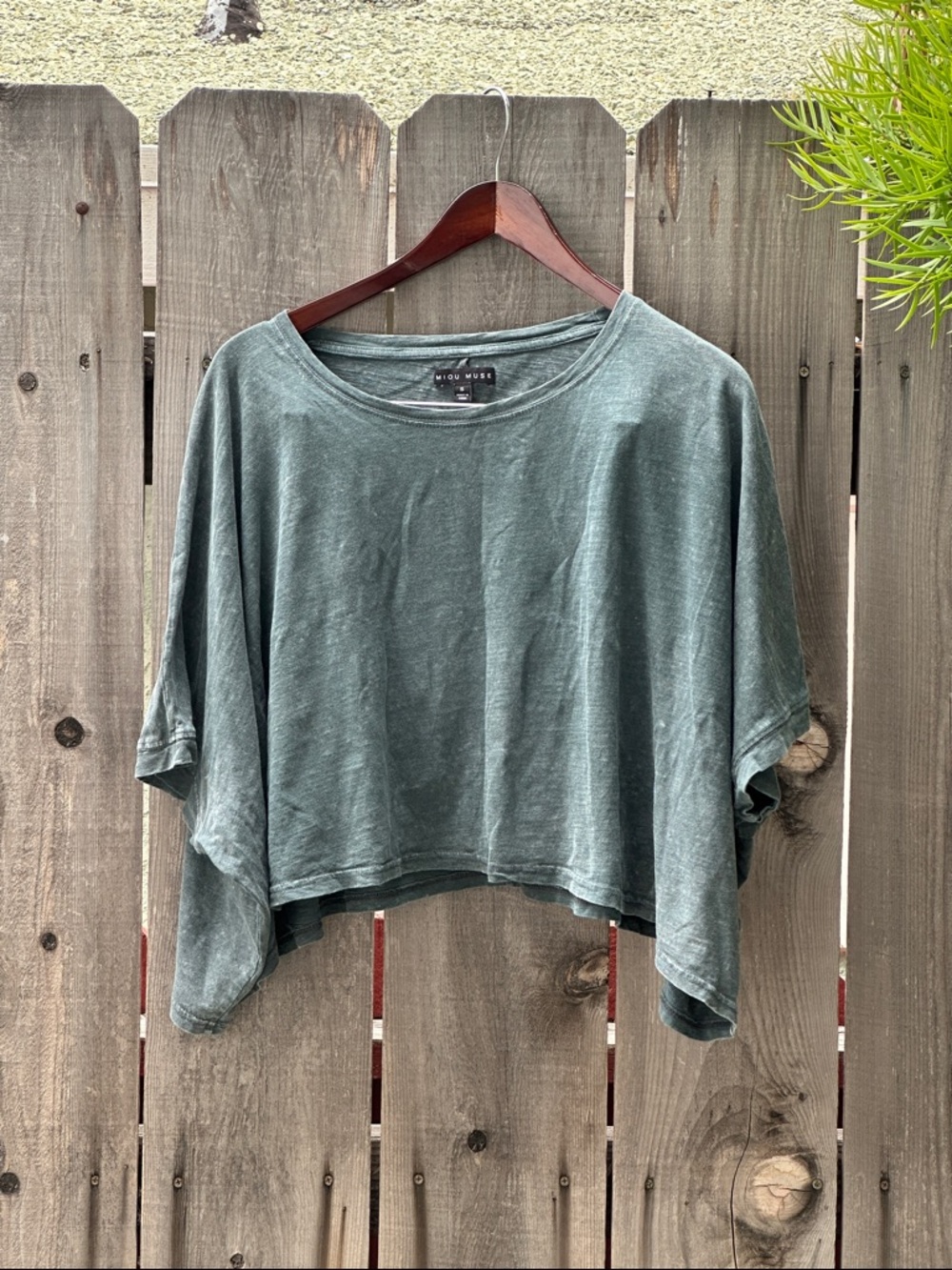 Cropped tee